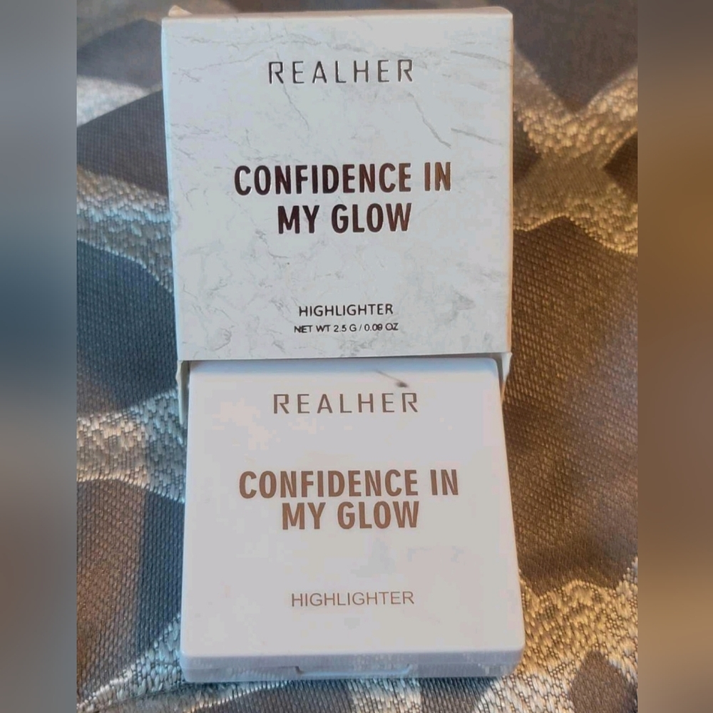 Realher Confidence in My Glow Highlighter